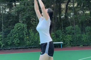 “尼克杨中国行偶遇前湖人麦基”